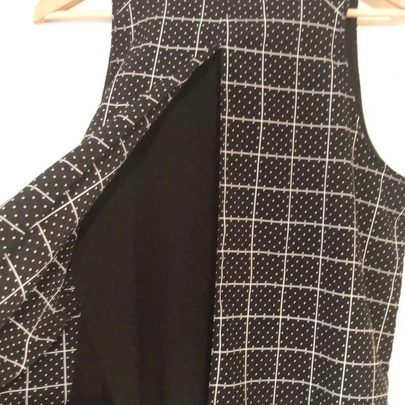 14th & Union Double Layer Split back Sleeveless Top - Picture 3 of 6